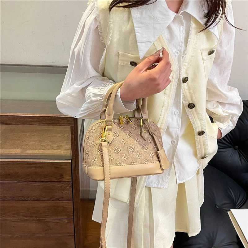 2025 New Checkered Crossbody Bag for Wen Vintage Leather Tote Bag with Chain Strap Casual Two-Way Shoder Bag Y251208