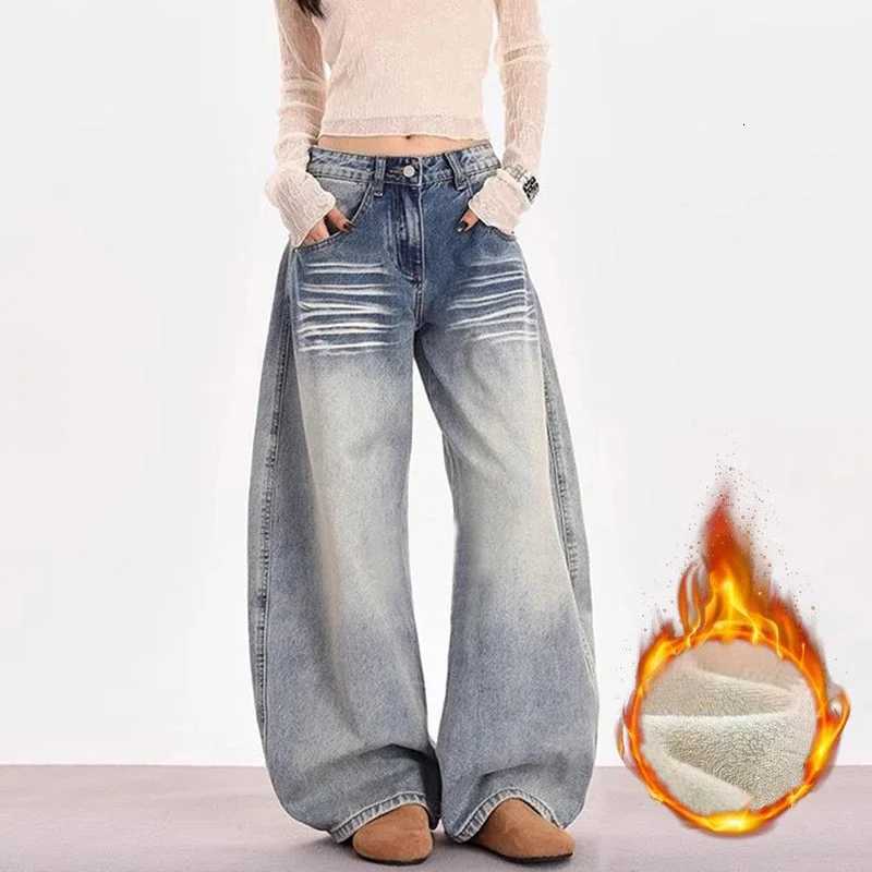 Winter Female Chic High Waist Thermal Jeans Women Retro Fashion Snow Warm Denim Pants Lady Baggy Casual Plush TrousersT251208