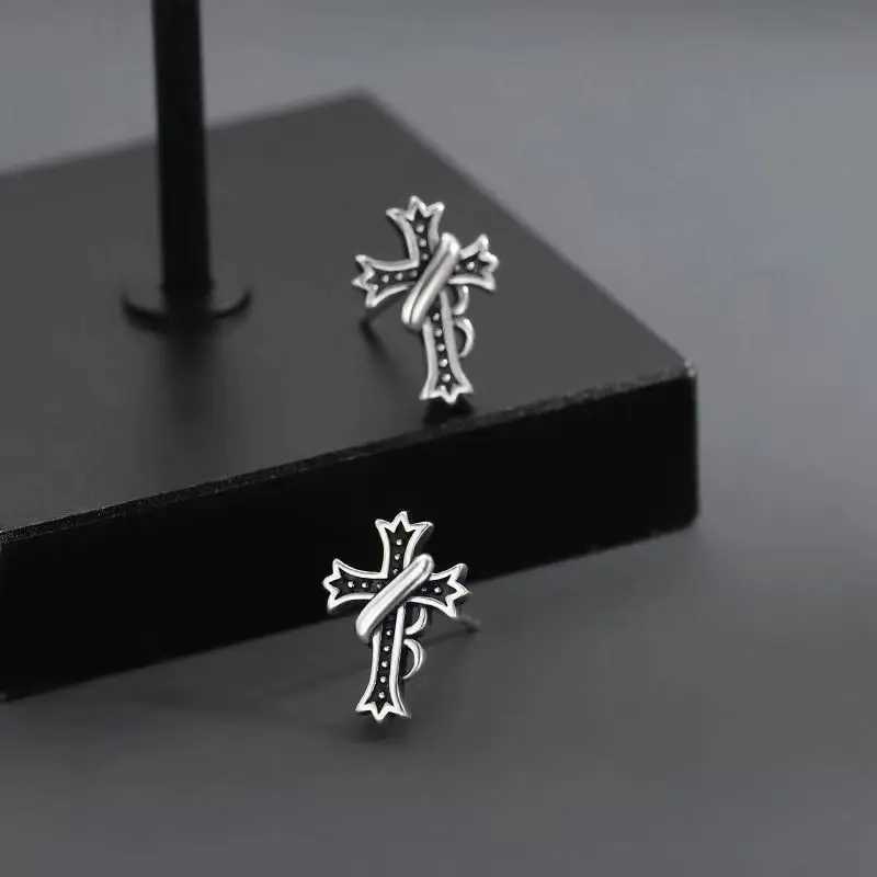 Retro Black Cross Earings for Men Women Punk Gothic Rock Hiphop Zinc Alloy Earings Designer Jewelry Unisex Accessories Love Gift J251208