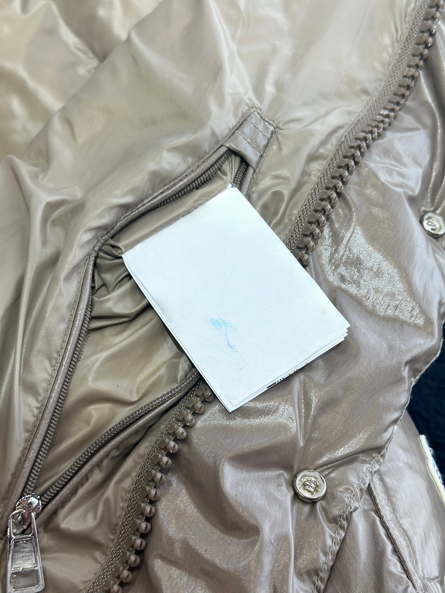 Hooded, warm down jacket, winter coat, classic style for both men and women.