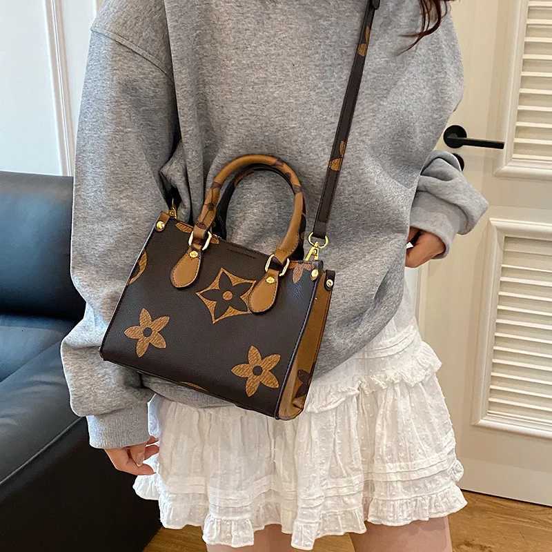 Vintage Mogram Tote Bag Spring 2025 Spacious Canvas Shoder Bag for Wen Printed Crossbody Top Handle Purse Y251208