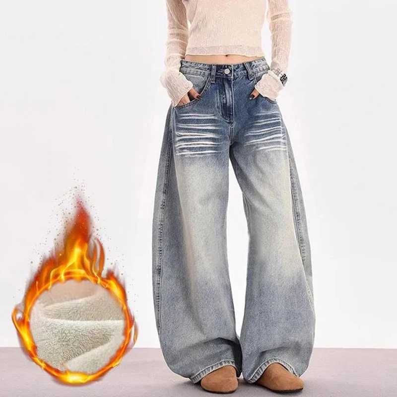 Winter Female Chic High Waist Thermal Jeans Women Retro Fashion Snow Warm Denim Pants Lady Baggy Casual Plush TrousersT251208