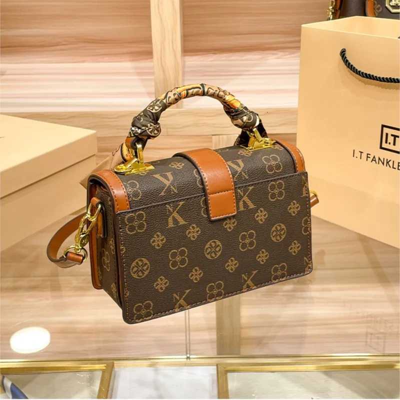 Light luxury wens handbag 2025 autumn and winter new designer shoder crossbody bag fiable high-end small square bag Y251208
