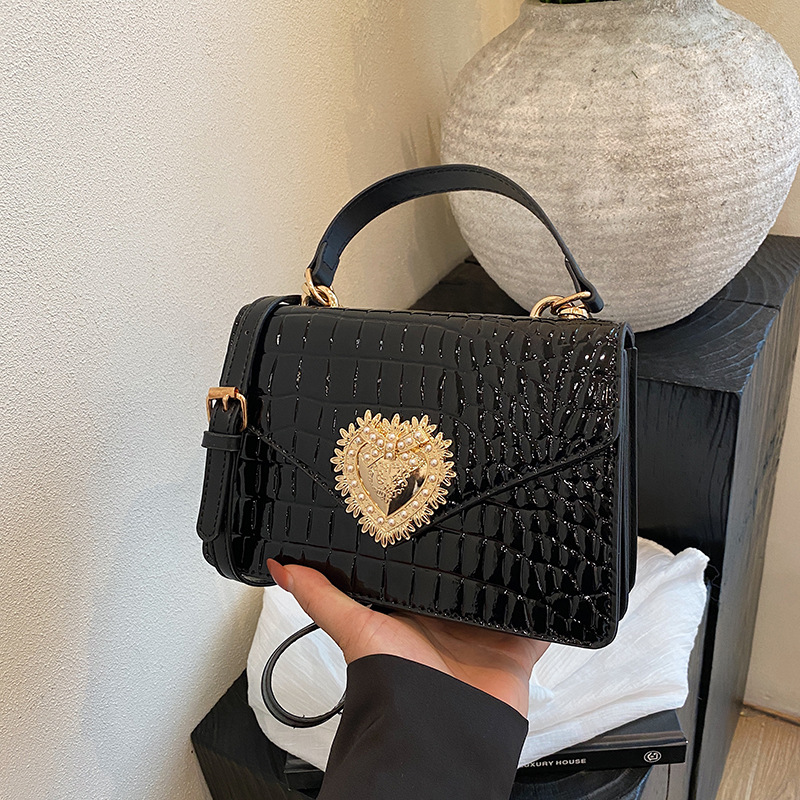 hot Free Shipping Designer Fashion Bags luxury Bag Love chain commuting flip shoulder crossbody bag