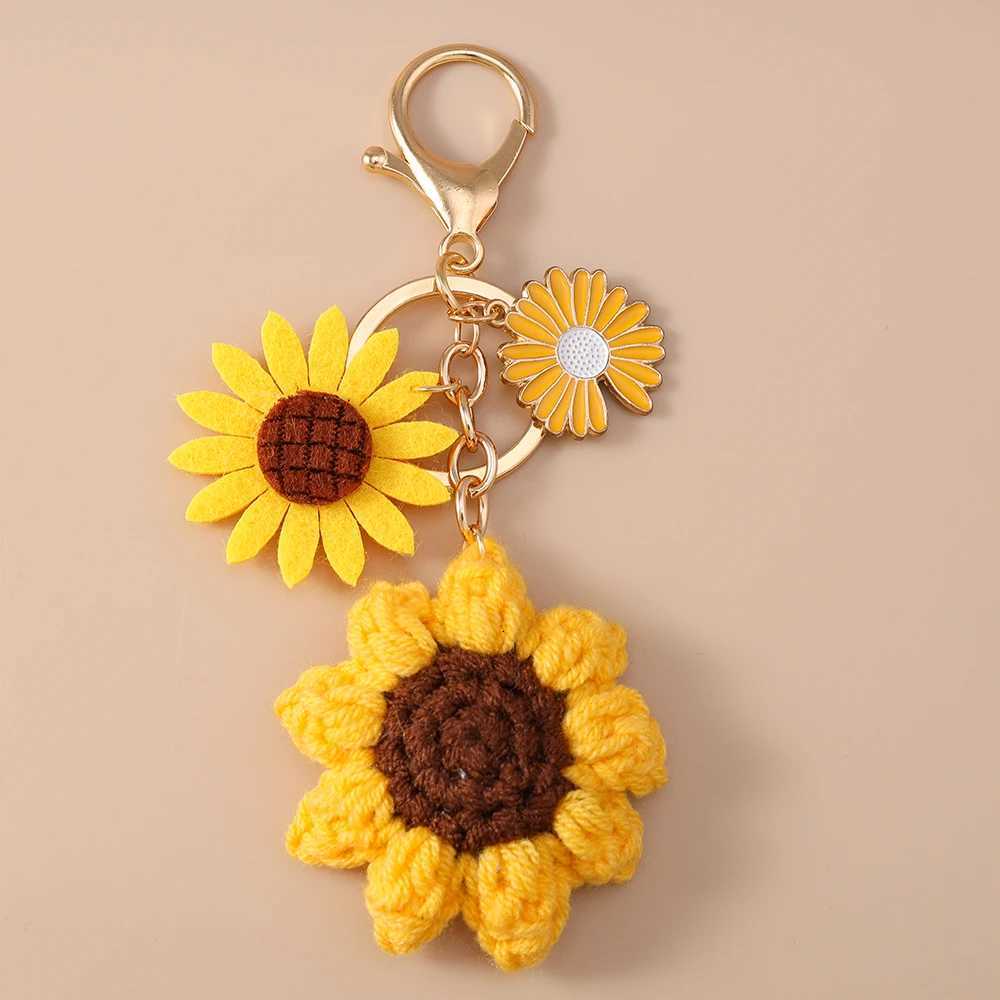 Pretty Handmade Knitted Sunflower Keychain Women Girls Crocheted Flower Key Ring Pendant for Handbag Decor DIY Key Chain GiftsXJ251208 - view 4