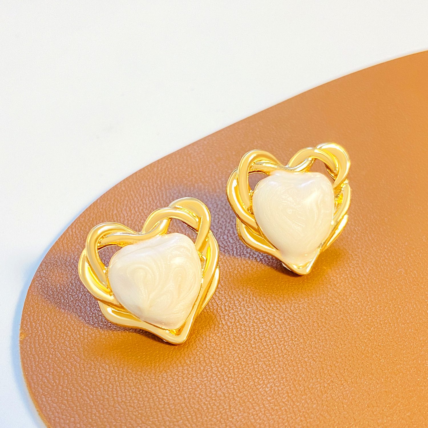 New Oil Drop For Women French Light designer free shipping Design Sense Wrapped Heart Stud luxury Earrings Internet Celebrity Ear Jewelry