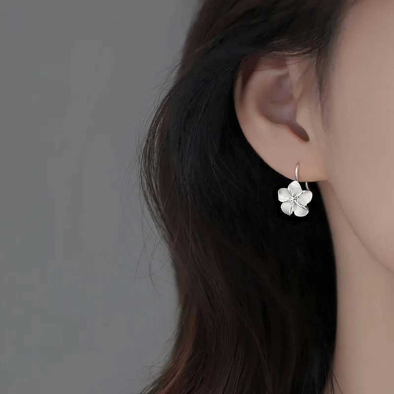 Cute Small Silver Color Frosted Flower Earrings for Women Party Plant Floral Earrings Wedding Party Ear Hook Korean Jewelry J251208
