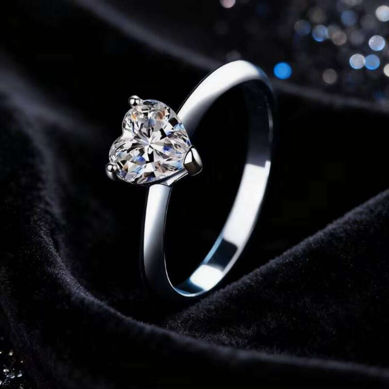 VVS Moissanite Wholesale Simple Love S925 Sterling Silver Heart Cut 1 CT VVS D Color Carbonite Proposal Engagement Ring for Women