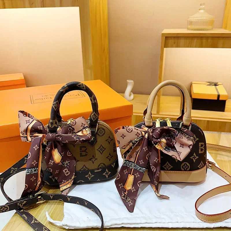 New Fi Luxury Persality Leisure rything Gorgeous Vintage Presbyte Handbag Printed Single Shoder Crossbody Shell Bag Y251208a