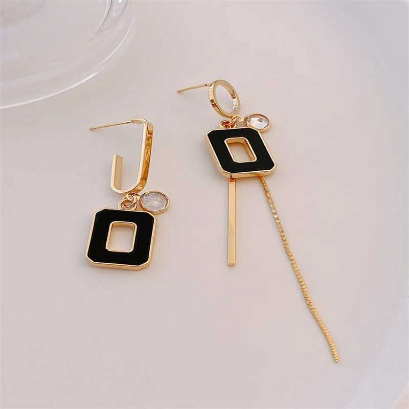 Luxury Asymmetric Black Square Tassel Drop Earrings for Women Temperament Hollow Heart Long Dangle Earring Girls Party Jewelry J251208