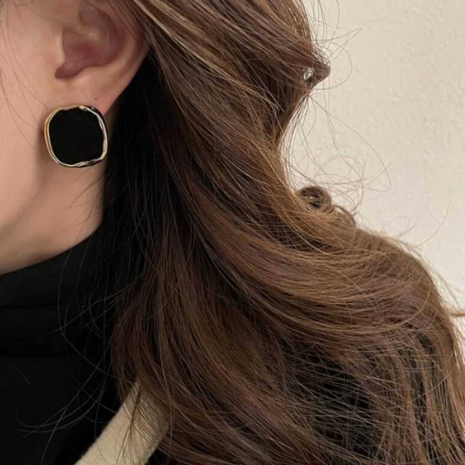 Square Black Color Korean Style Stud Earrings for Women 2024 Summer Fashion New In Jewlery Simple Female Party Earring J251208