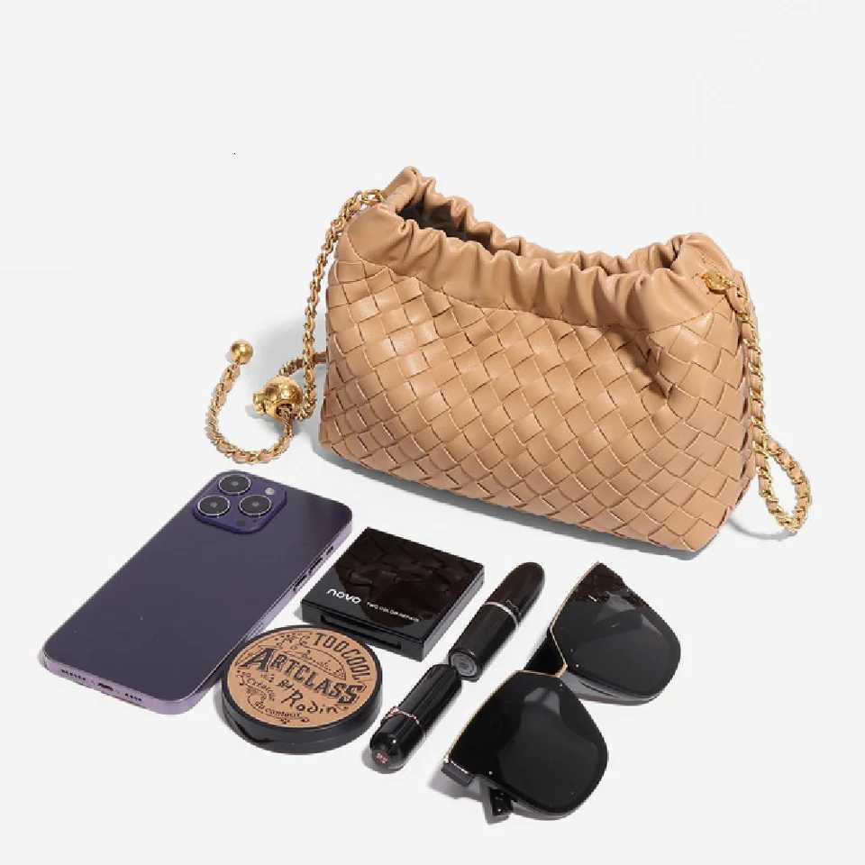 Virus Simple Dopamine Diagal Cross Bag 2025 Winter New High-end Diamd Cloud Bag Hand Woven Fiable Shoder Bag Y251208