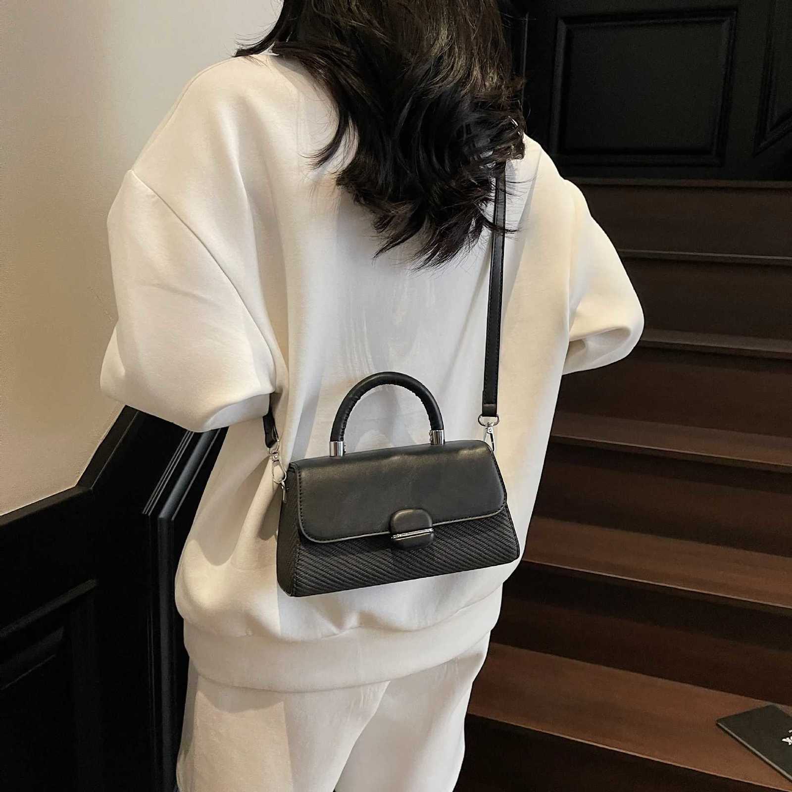 2025 Stylish Square Handbag Fiable Wens Shoder Bag Minimalist Crossbody Purse Versatile Chic Tote for ryday Use Y251208