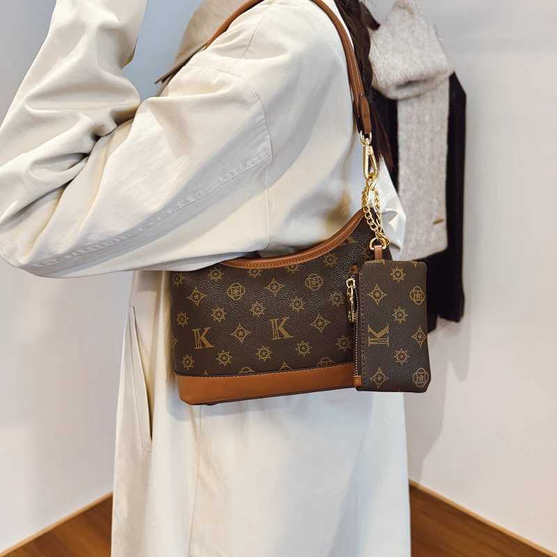 Luxurious Ladies ning Bag Satin Cluh Bag with Feather Trim Suitable for Prs Weddings and Formal Dinners Y251208