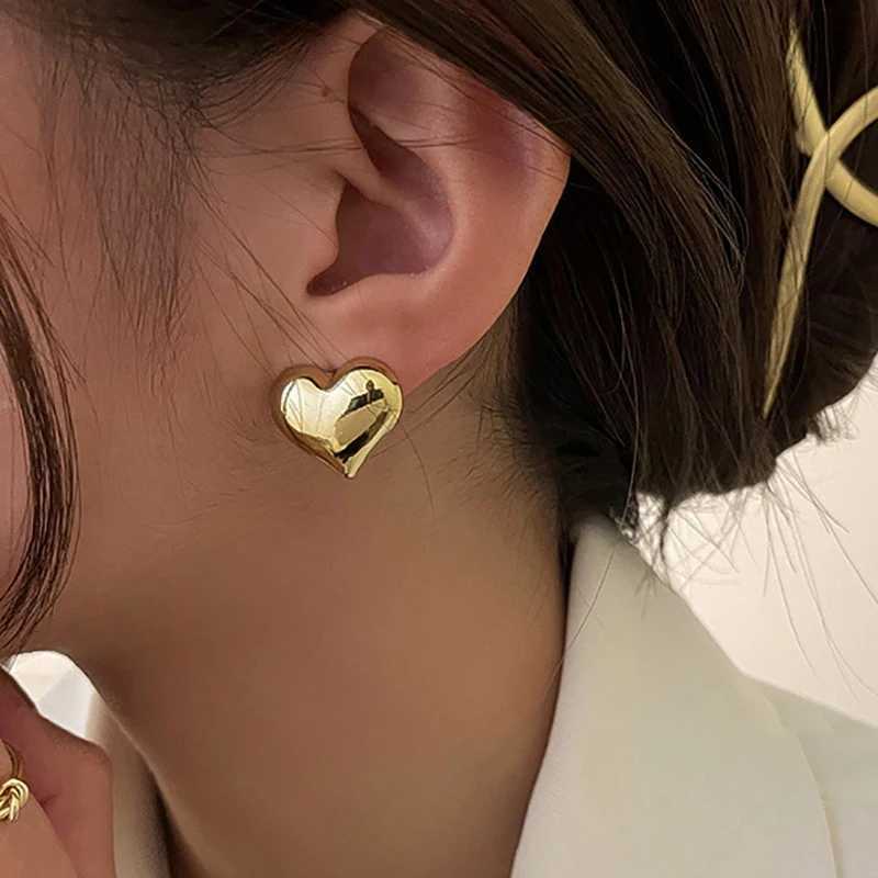 Gold Plated Smooth Surface Heart ShAPed Stud Earrings for Women Minimalist Fashion Girl Wedding Bridal Jewelry AccESSory J251208