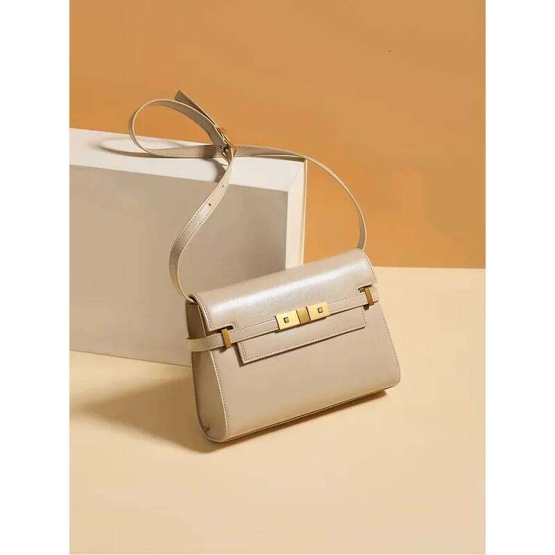 Manhattan Handbag, Retro High-End Feeling, Underarm Mailman Baguette Bag St251208