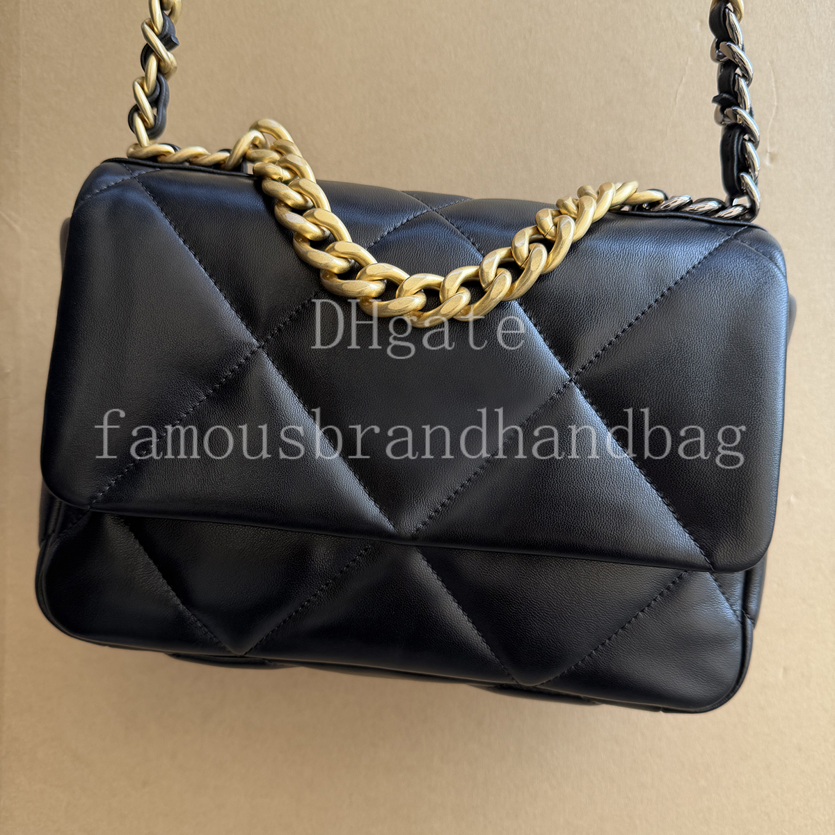 Master quality 19 Handbag Designer Crossbody bag 26CM Classic Flap bag Lambskin Shoulder bag With Box 21CAS1160A1