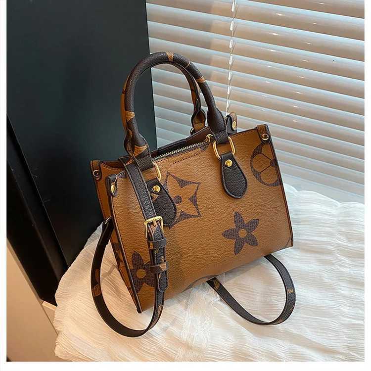 Vintage Mogram Tote Bag Spring 2025 Spacious Canvas Shoder Bag for Wen Printed Crossbody Top Handle Purse Y251208