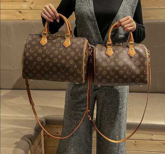 Vintage-Inspired Leather Tote Bag - Luxury Letter Crossbody Purse For Women With Commuter-Friendly DesignW251119