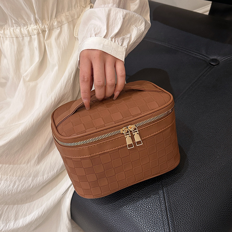 New Checkered Pattern Cosmetic Bag Large Capacity Travel Portable Toiletry Bag Minimalist PU Leather High-Fashion Handheld Storage Bag