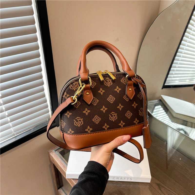 2025 New Checkered Crossbody Bag for Wen Vintage Leather Tote Bag with Chain Strap Casual Two-Way Shoder Bag Y251208