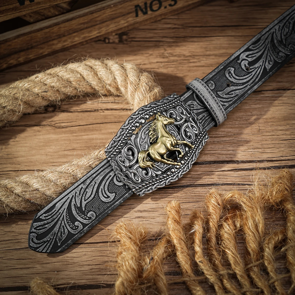 A casual individual and retro belt Western-style clothing accessory metal buckle PU belt suitable for both men and women 251204