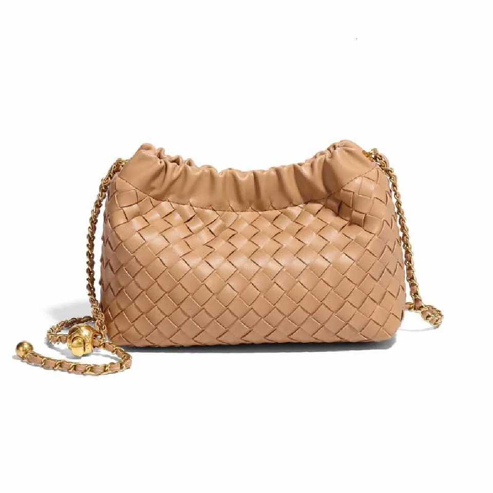Virus Simple Dopamine Diagal Cross Bag 2025 Winter New High-end Diamd Cloud Bag Hand Woven Fiable Shoder Bag Y251208
