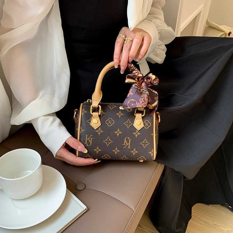 2025 New Autumn Collecti Bucket Bag Bost Bag Printed Handbag Shoder Bag Crossbody Bag for Girls Y251208a