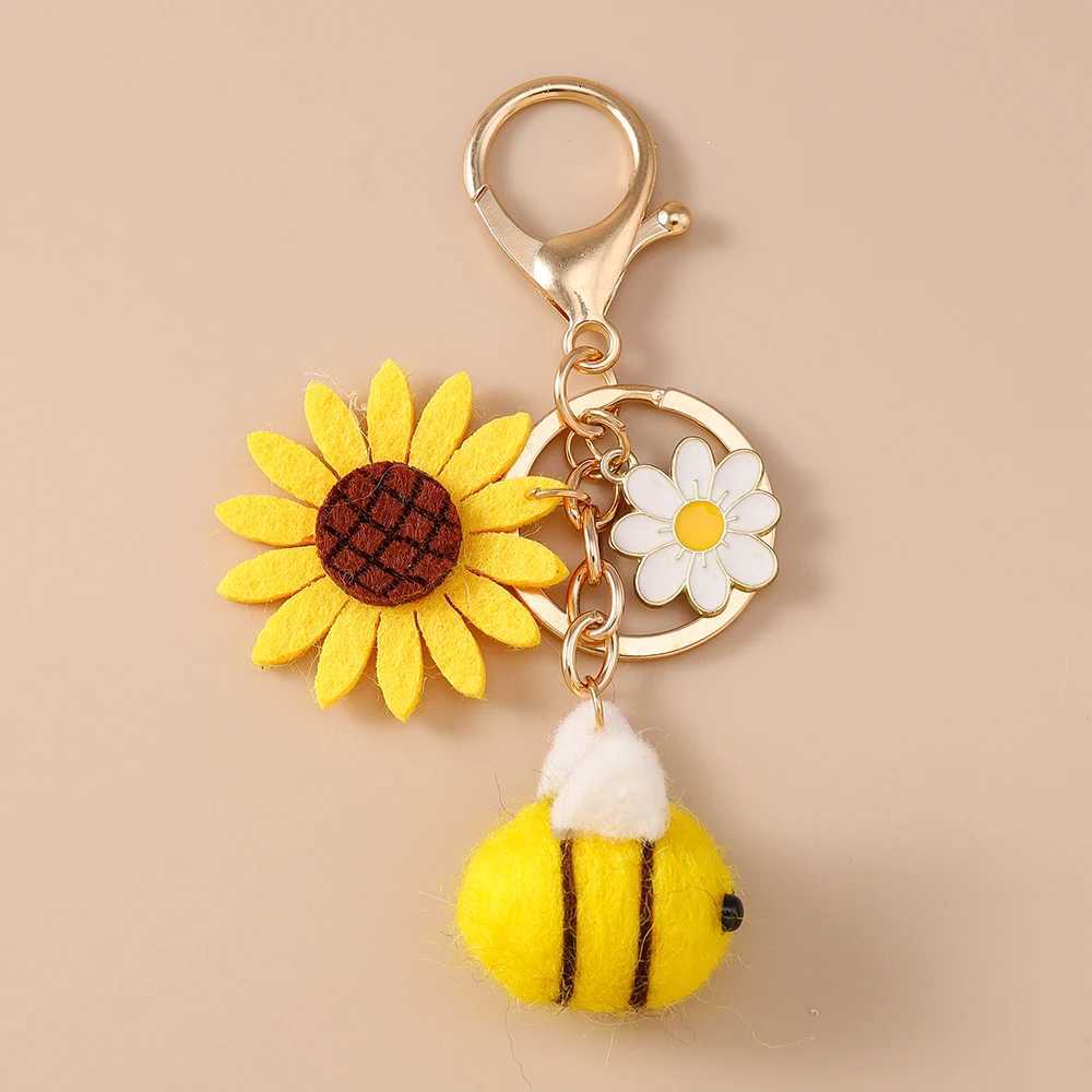 Pretty Handmade Knitted Sunflower Keychain Women Girls Crocheted Flower Key Ring Pendant for Handbag Decor DIY Key Chain GiftsXJ251208 - view 6