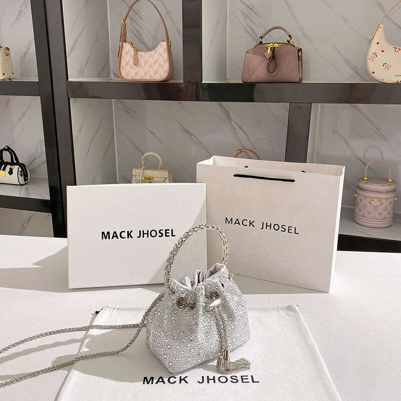 A Fashionable Summer Diamond-Studded Bucket 2024 High-End Metal Handbag Evening Chain Bag Wholesale dh4445035JY