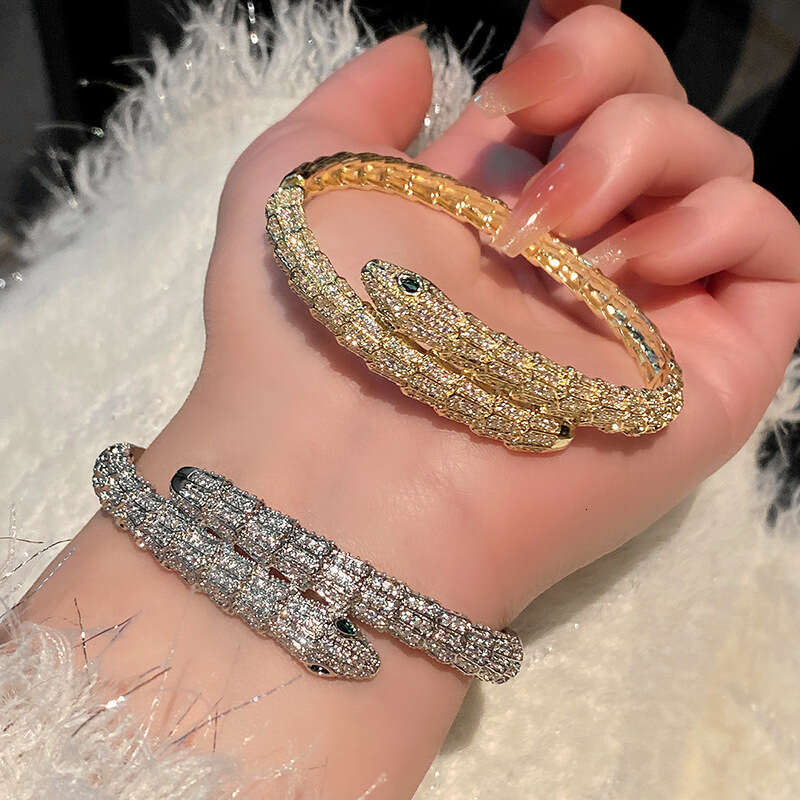 Bracelet For Women Designer Luxury Domineering Imitation Scale Shape Green Eye Snake Bracelet Retro Fashion Punk Jewelry