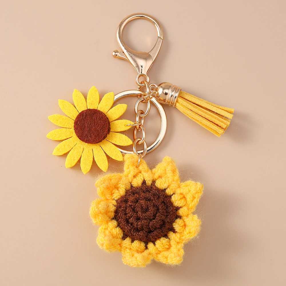 Pretty Handmade Knitted Sunflower Keychain Women Girls Crocheted Flower Key Ring Pendant for Handbag Decor DIY Key Chain GiftsXJ251208 - view 5