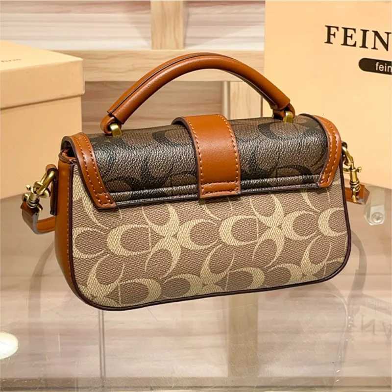 Ladies Handheld Small Bag 2025 New Light Luxury Niche Design Ctra Color High End Cmuter Shoder Cross Bag Y251208
