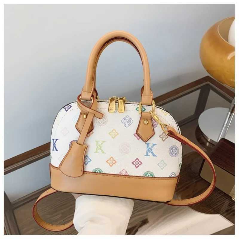 The 2025 New Model of The Seell Small Wens Bag Is A Bseller Versatile and High-end with A Crossbody Style Y251208