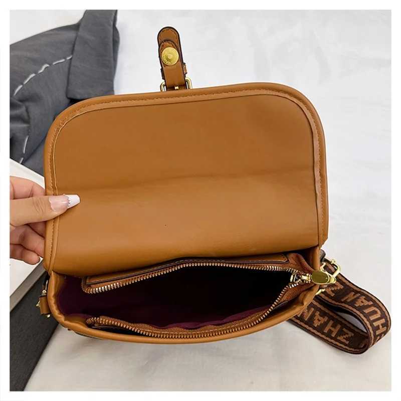 New Classic Texture Crossbody Bag Versatile Crossbody Bag High-End Underarm Bag Nurse Bag Wide Shoder Strap Bag Y251208