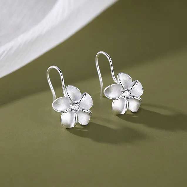 Cute Small Silver Color Frosted Flower Earrings for Women Party Plant Floral Earrings Wedding Party Ear Hook Korean Jewelry J251208