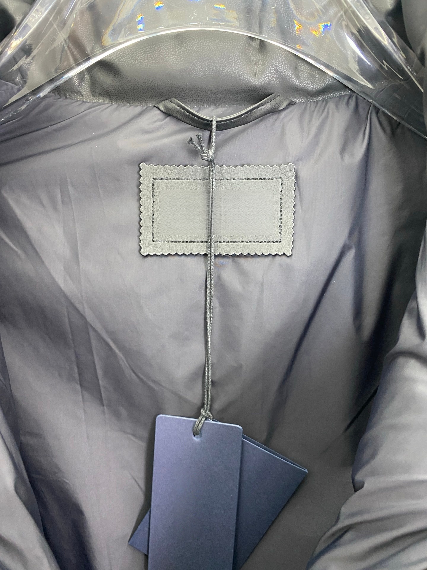 Men's classic, stylish, and warm down jacket, designer style, lightweight, comfortable, and warm for outdoor use.