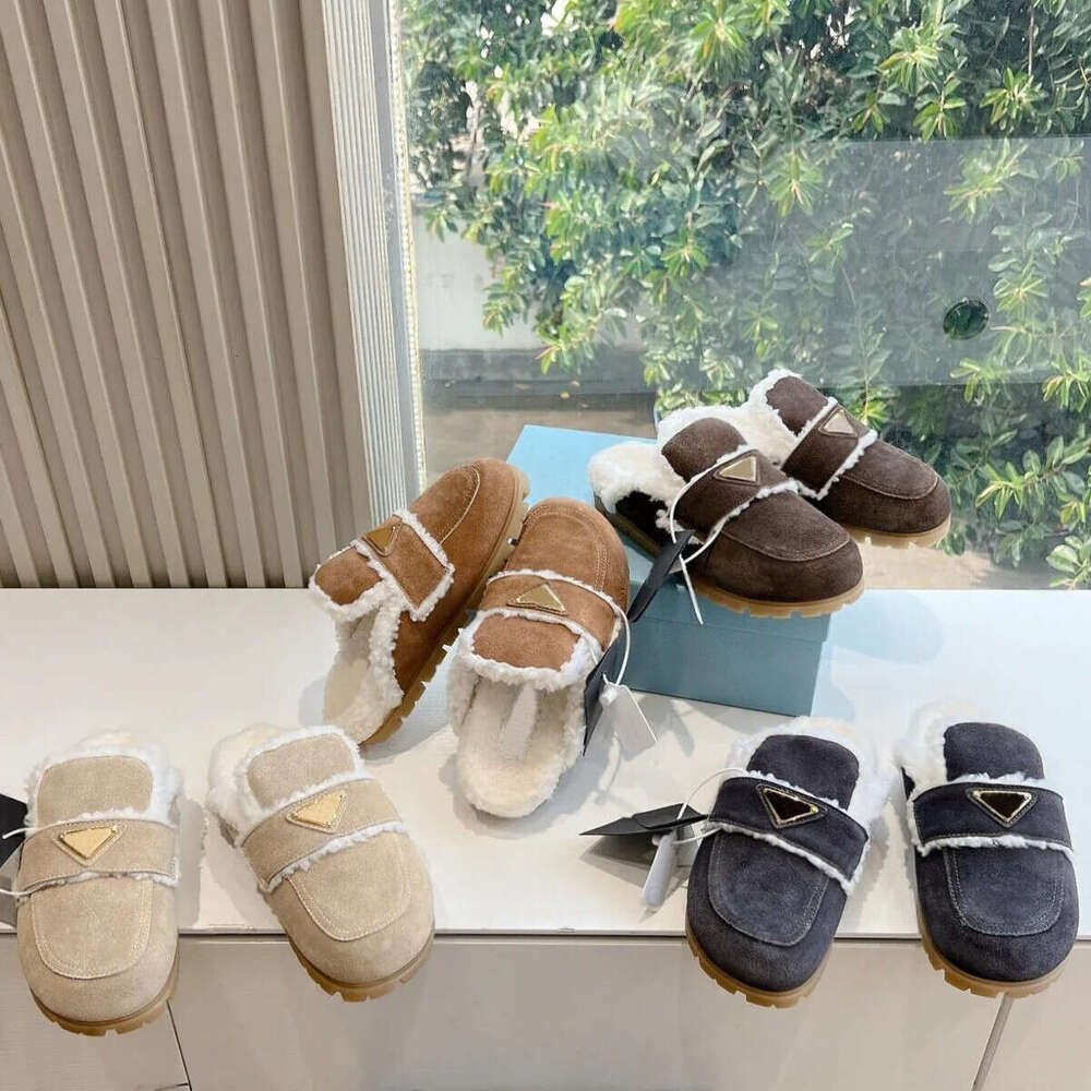 Designer shoe woman Luxury mule clog sandal fur slide new Suede Winter warm furry Fur Fluffy Slippers Flat Shearling Scuffs sandals Mules Wool Shoes Walking Vacation