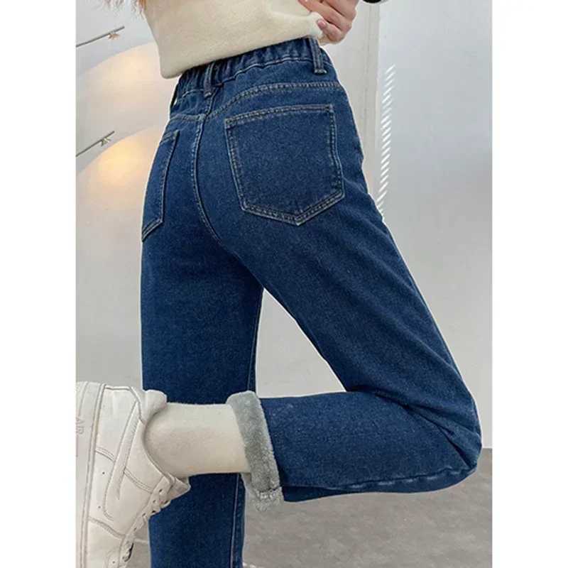 Woman High Waist Vintage Fleece Jeans Female Fashion Thermal Harem Pants Girls Light Blue Black Apricot Dark Blue Denim TrousersT251208