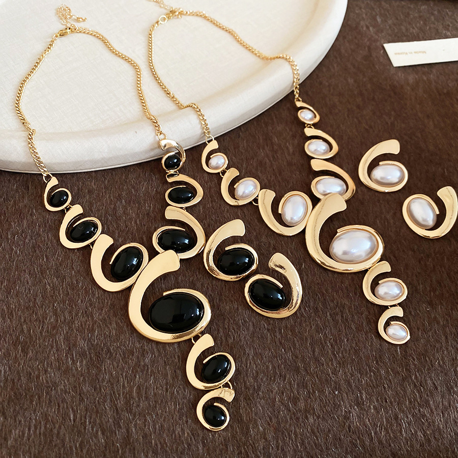 Metal Oval Tassel Necklace Earrings Vintage Light Luxury High-end Jewelry Set Design Sense Niche Accessories for Women - view 5