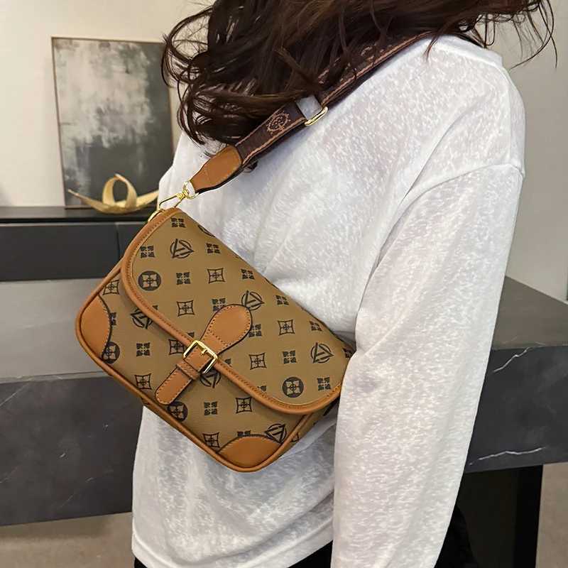 New Classic Texture Crossbody Bag Versatile Crossbody Bag High-End Underarm Bag Nurse Bag Wide Shoder Strap Bag Y251208