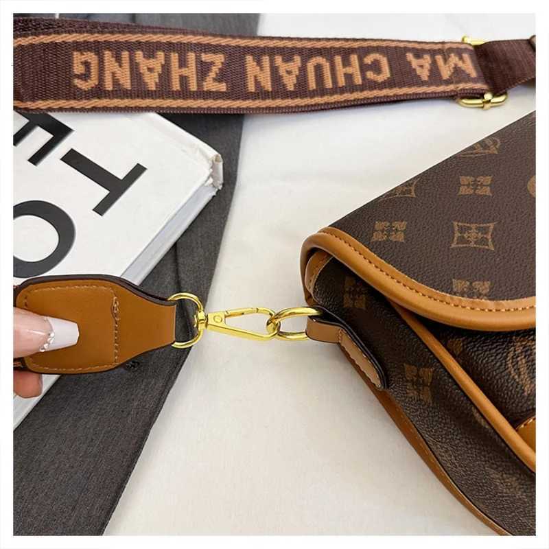 New Classic Texture Crossbody Bag Versatile Crossbody Bag High-End Underarm Bag Nurse Bag Wide Shoder Strap Bag Y251208