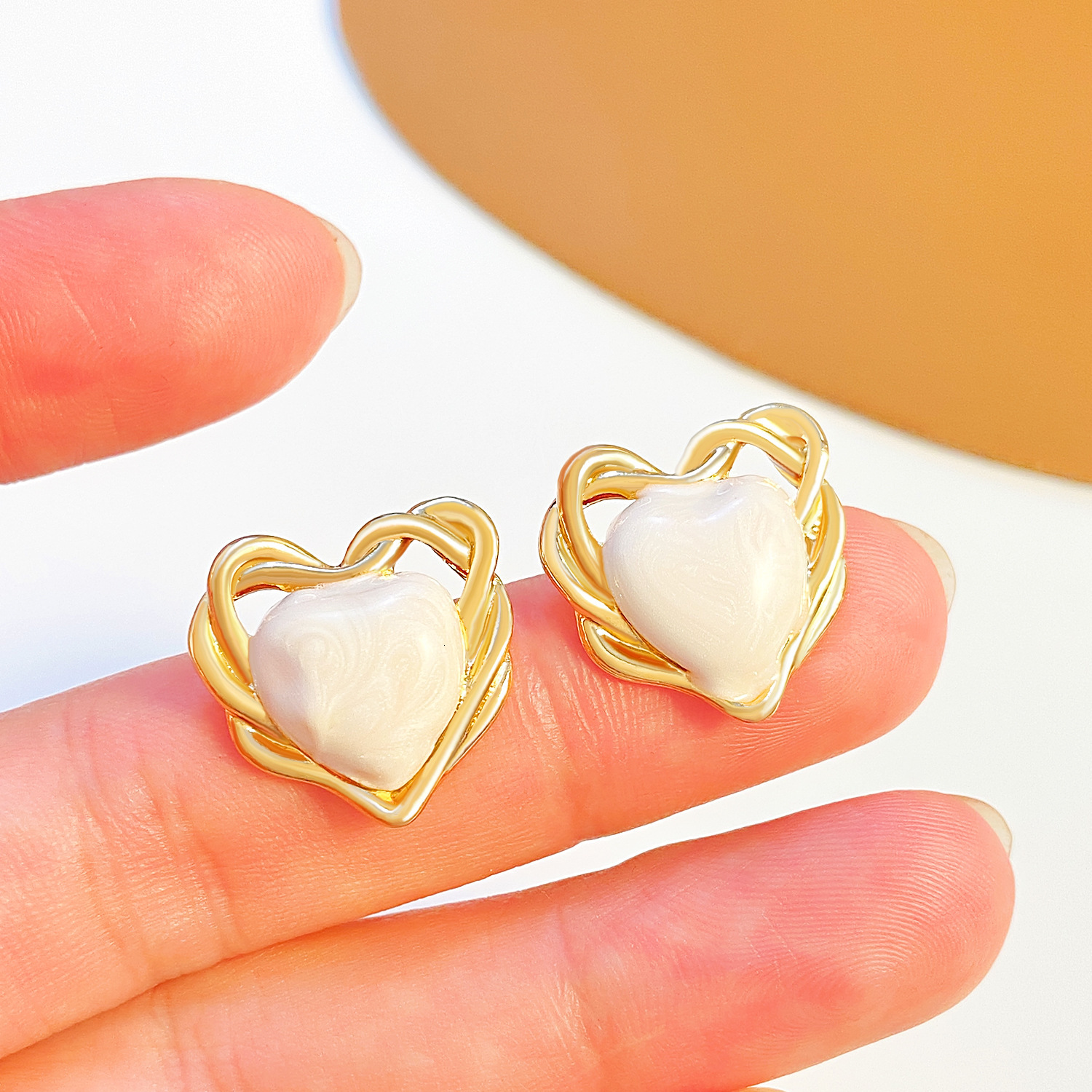 New Oil Drop For Women French Light designer free shipping Design Sense Wrapped Heart Stud luxury Earrings Internet Celebrity Ear Jewelry