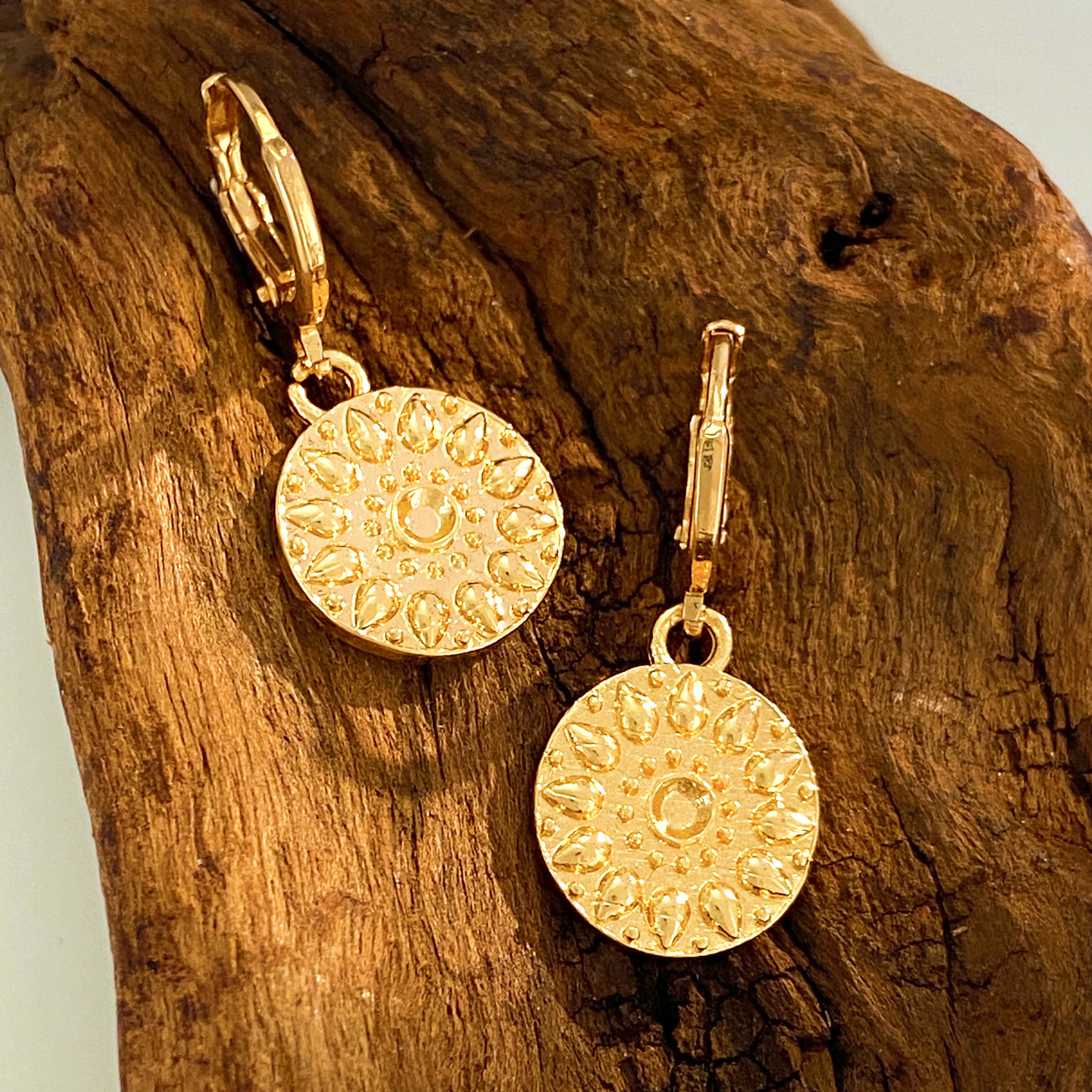 New Small Sun luxury Earrings For Women, Ins Style, Three-Dimensional Carved free shipping Round Clips, Ethnic Style designer Ear Jewelry