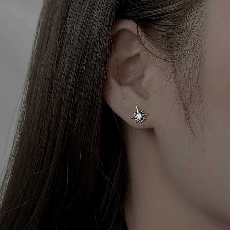 1Pair Cross Star Black and White Zirconia Stud Earrings for WomenMen New Pop Punk Gothic Party Jewelry J251208