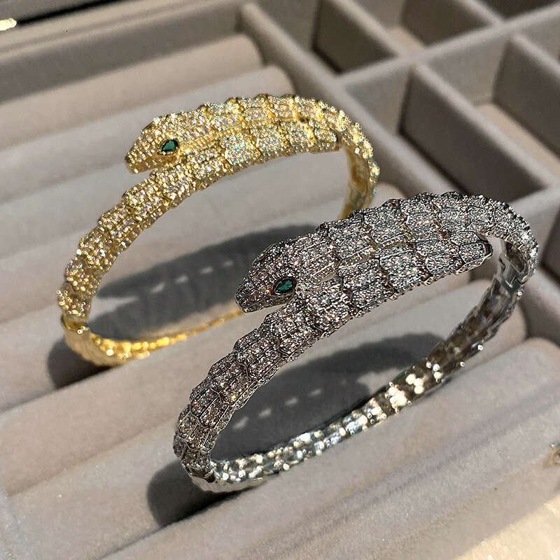 Bracelet For Women Designer Luxury Domineering Imitation Scale Shape Green Eye Snake Bracelet Retro Fashion Punk Jewelry