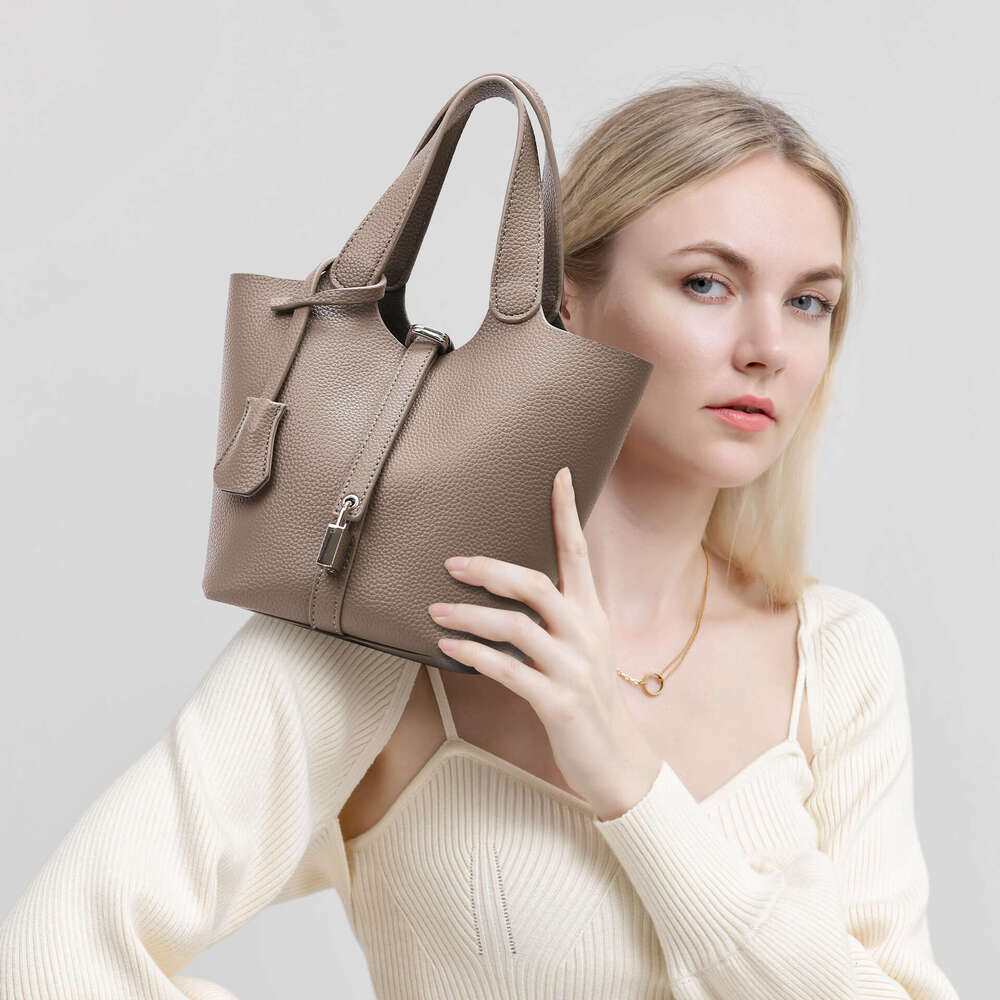 Bucket Niche Vegetable Basket Women's High-End Small Handbag Fashion Commuter Crossbody Textured Bag