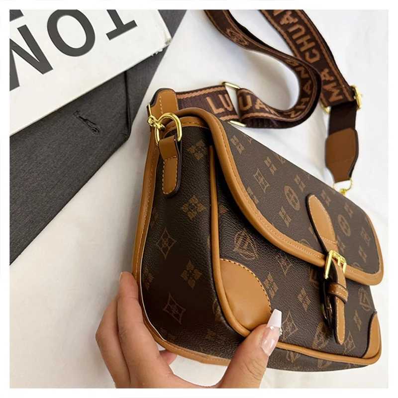 New Classic Texture Crossbody Bag Versatile Crossbody Bag High-End Underarm Bag Nurse Bag Wide Shoder Strap Bag Y251208