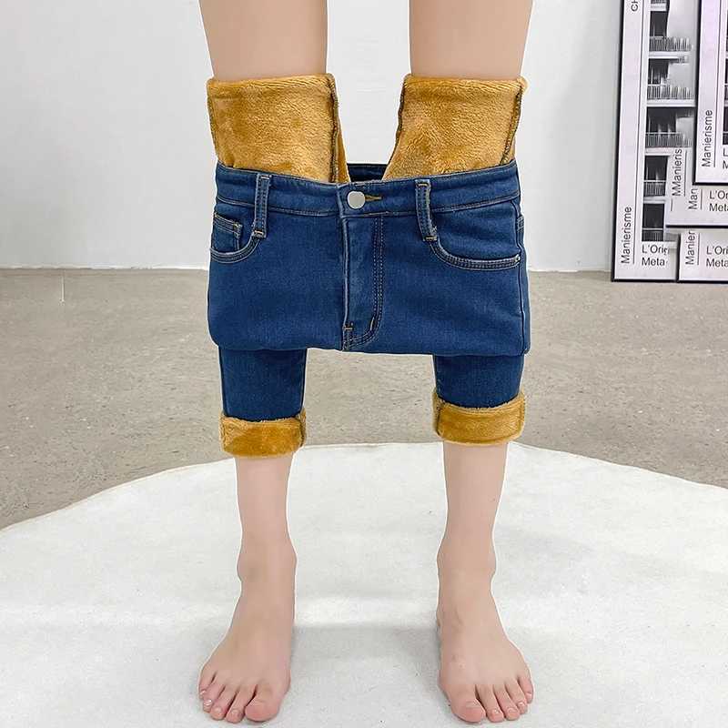 New Women Thermal Jeans Winter Snow Warm Plush Stretch Jeans Lady Skinny Thicken Students Denim Pants Fleece Mom Fur TrousersT251208