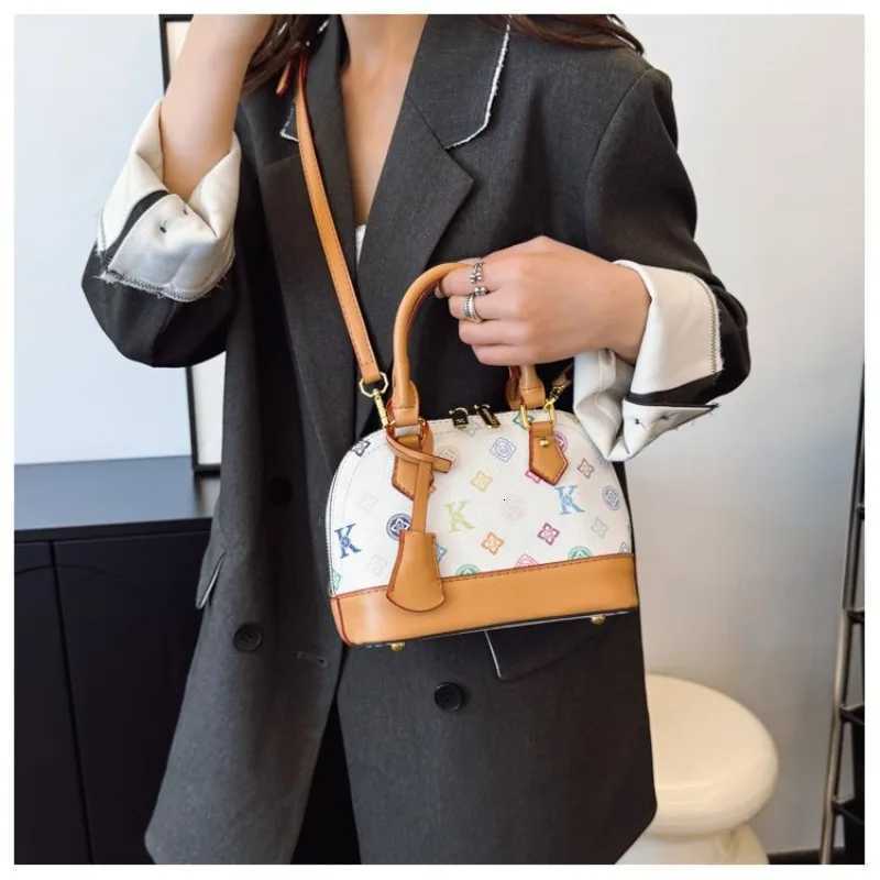 The 2025 New Model of The Seell Small Wens Bag Is A Bseller Versatile and High-end with A Crossbody Style Y251208